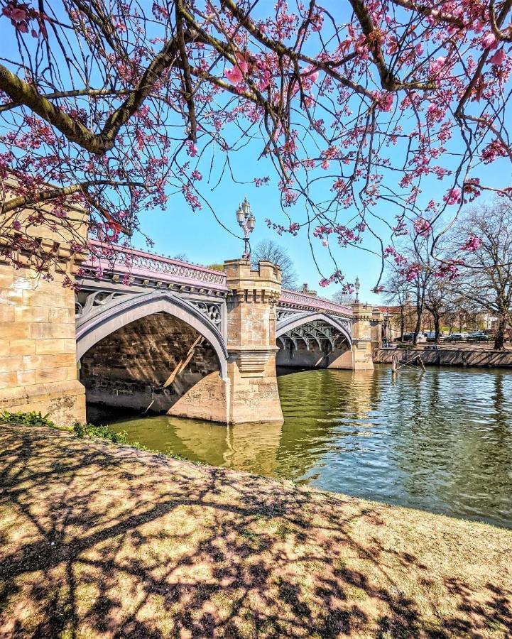 Superb City Centre Apartment Within The City Walls York Bagian luar foto